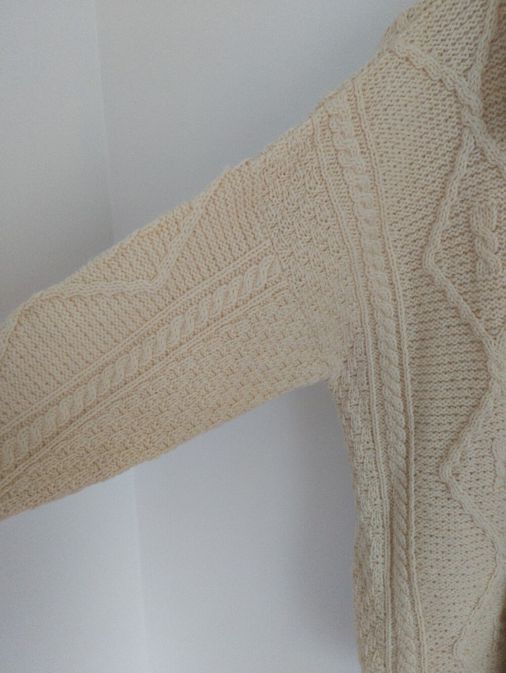 Carraig Donn Vintage Irish Wool Aran Cable Knit Collared Cardigan Sweater Medium - Picture 7 of 8